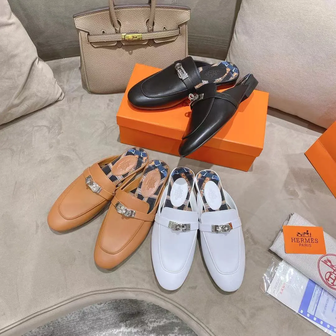 👟👟Ex-factory price 440👟👟Hermes/Hermes new kelly buckle sandal mule shoes for women flat toe lazy shoes and half slippers😄😄😄 Fabric: calfskin lining: sheepskin lining/3D floral cloth🌸🌸🌸 Code number: 35 36 37 38 39 40 41 Color: Black White Brown Outsole: Anti-leather pattern rubber outsole
